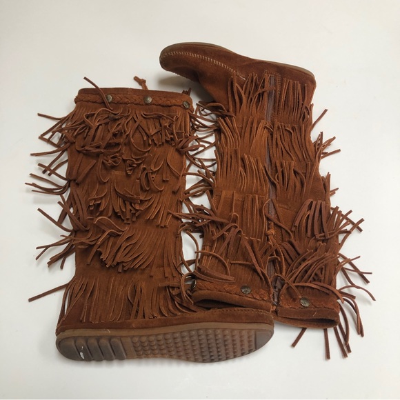 Minnetonka moccasin 5 layer fringe boots Sz 7 - Picture 7 of 7